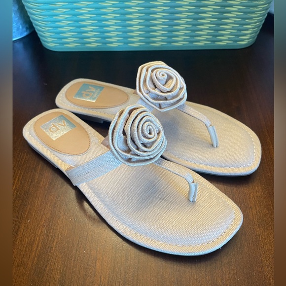 NWOT DV by Dolce Vita Women's Cream Sandals with Floral Design - Picture 2 of 8